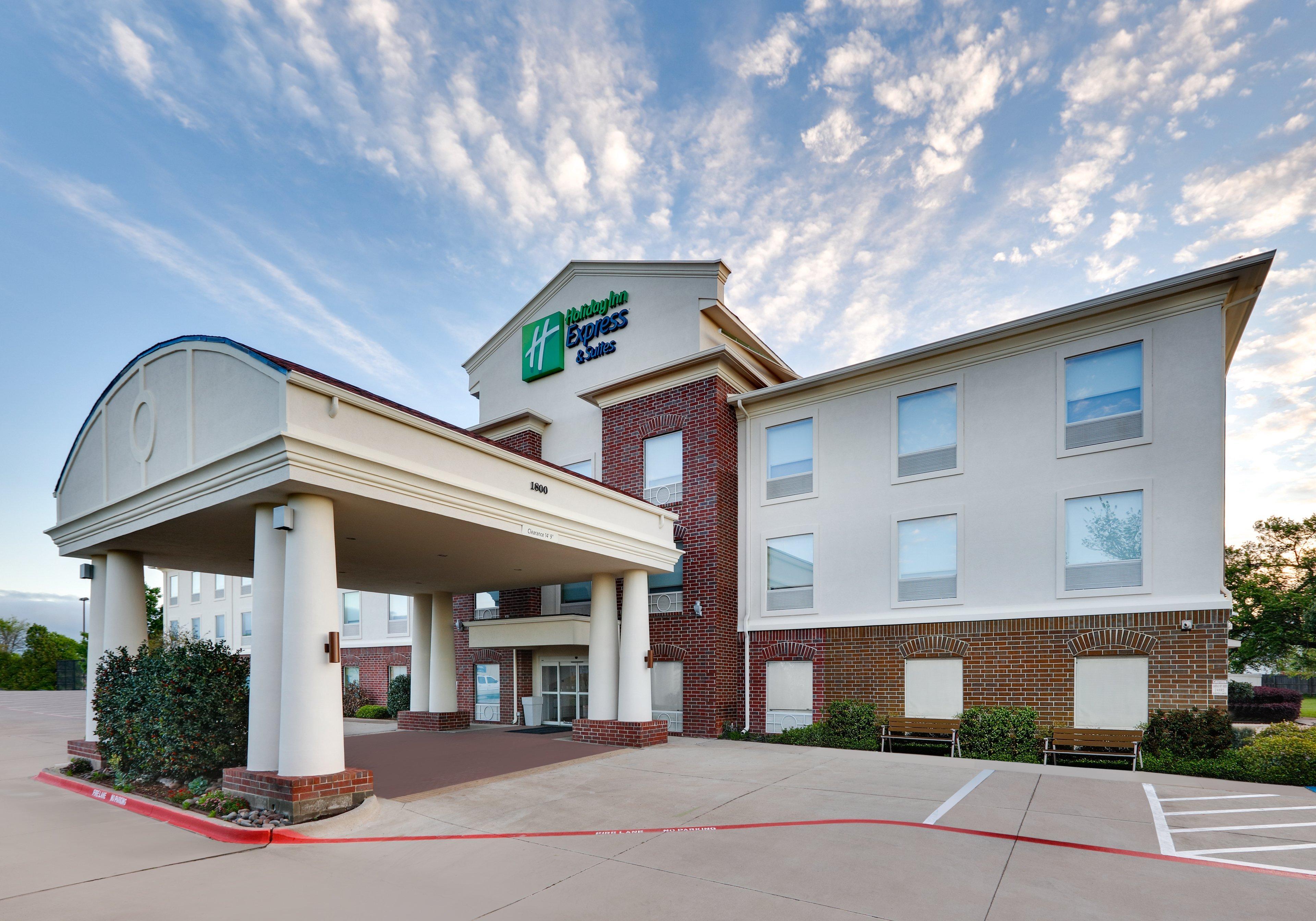 Holiday Inn Express Hotel & Suites Cleburne By Ihg Exterior foto