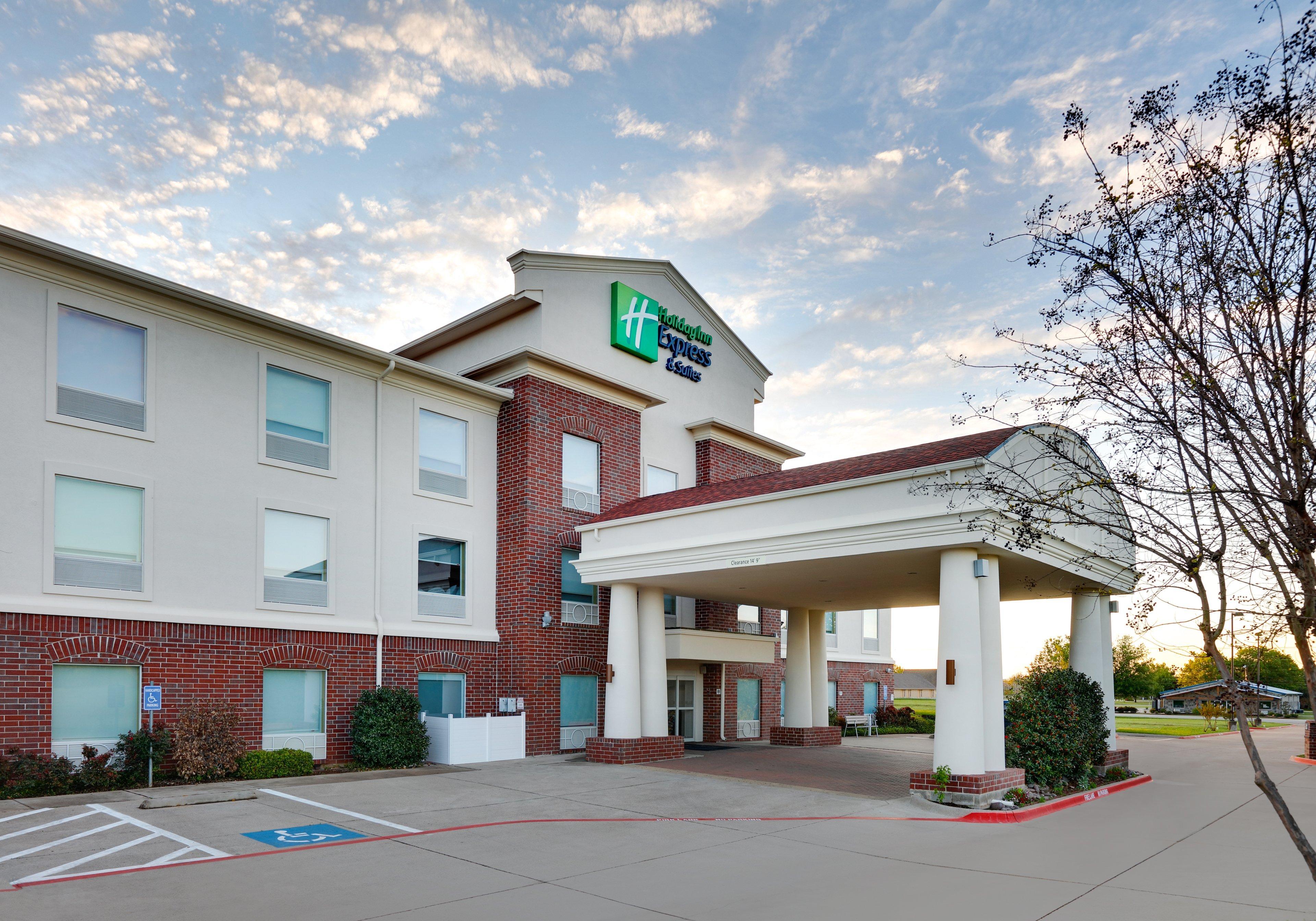 Holiday Inn Express Hotel & Suites Cleburne By Ihg Exterior foto